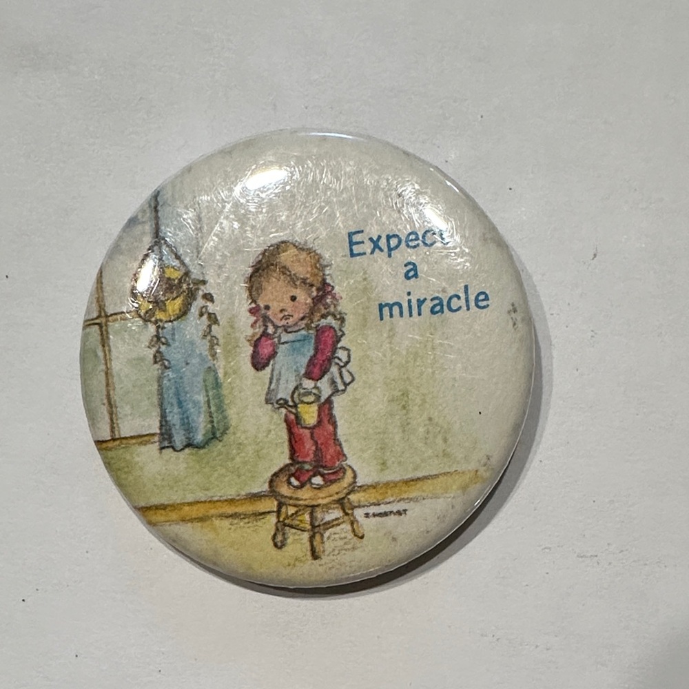 Vintage 1979 “Expect a Miracle” Button Pin – Morning Star Inspirational Art